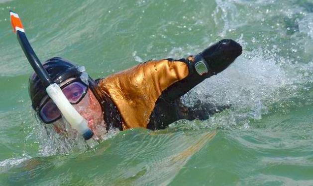 Διέσχισε τη Μάγχη χωρίς χέρια και πόδια! Δες το βίντεο.