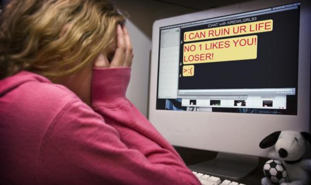 Τι είναι το cyberbullying και ποιοι είναι οι κίνδυνοι του διαδικτύου;