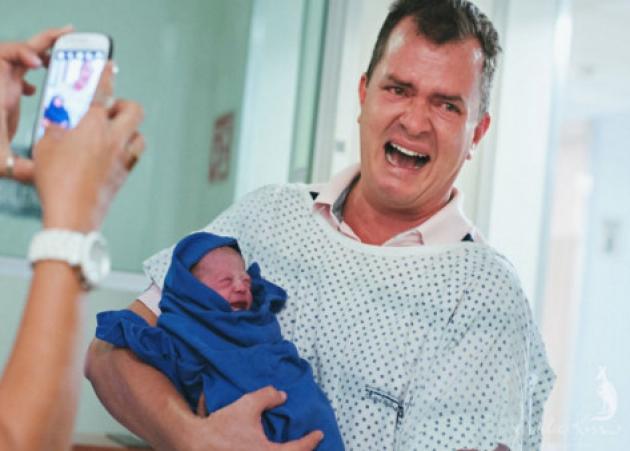 Ημέρα του Πατέρα 2017: Συγκλονιστικές φωτογραφίες! Μάρτυρες στη γέννηση των παιδιών τους!