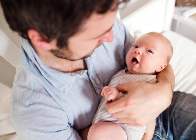 Μπαμπάδες: Πέντε πράγματα που μόνο ο μπαμπάς μπορεί να κάνει για το μωρό
