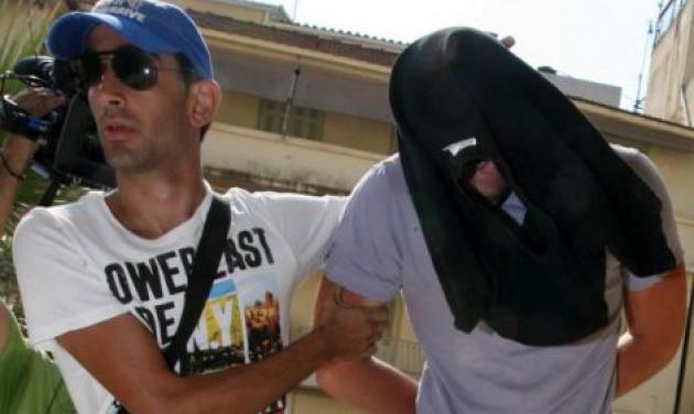 “Ο δειλός Έλληνας κρύβει το πρόσωπό του”. Βρετανική εφημερίδα για το φονικό στη Ζάκυνθο