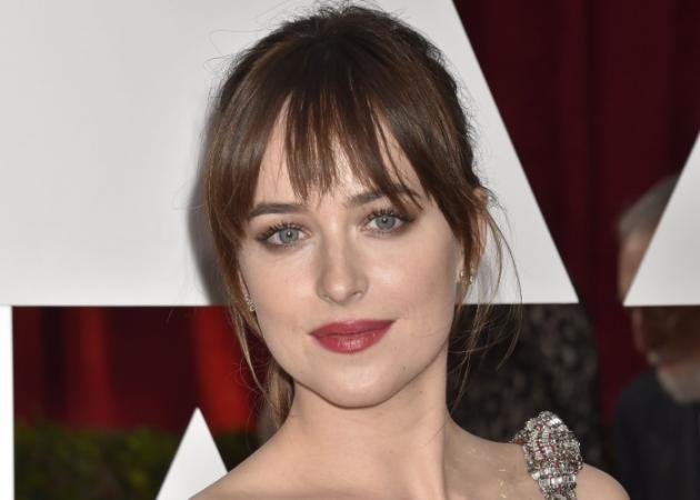 Τι παπούτσια φόρεσε η Dakota Johnson στα Oscars;