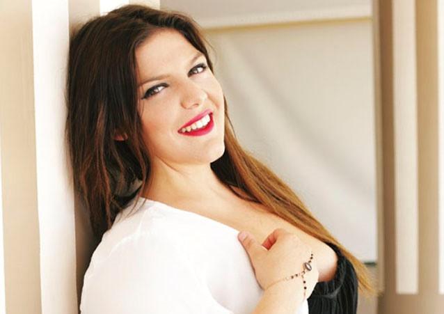 Δανάη Μπάρκα: Η κόρη της Βίκυς Σταυροπούλου ξύρισε τα μαλλιά της! Φωτό