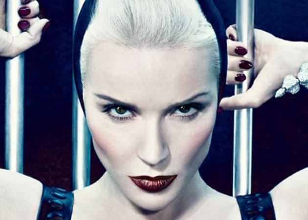 Beauty σοκ! Η Daphne Guinness έχει φορέσει βερνίκι στα χείλη της!