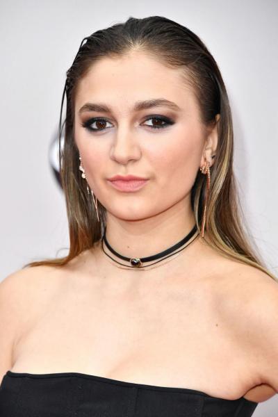 12 | Slicked-back hair trend: Daya