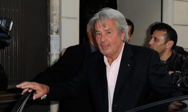 Δύσκολες ώρες για τον Alain Delon – Μπήκε εσπευσμένα στο νοσοκομείο