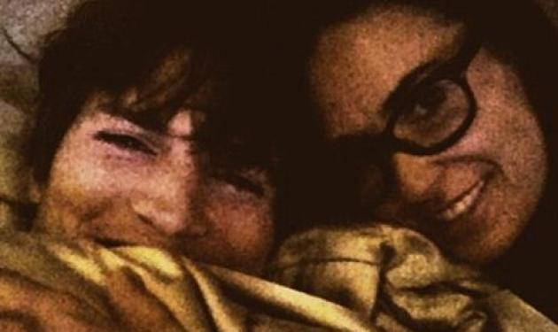 Στο κρεβάτι με… τον Ashton και την Demi!