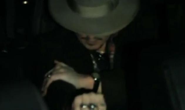 Ο Johnny Depp λιώμα, καταρρέει από το αλκοόλ! Video