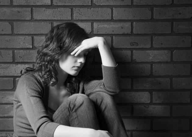 Κατάθλιψη: Με αυτά τα 9 συμπτώματα εκδηλώνεται σωματικά