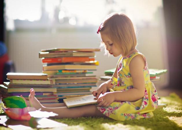 Πώς θα γίνει το παιδί σου ξεφτέρι στην ανάγνωση; Tips!