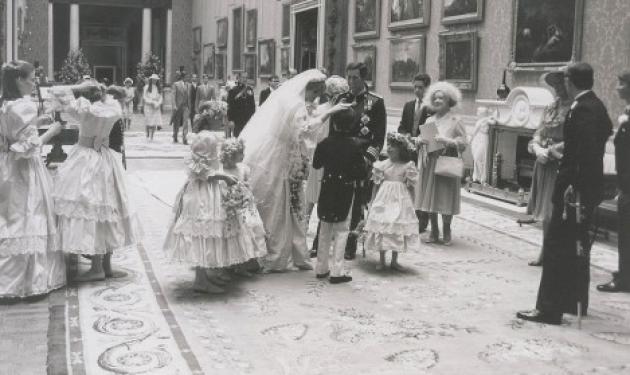 Για πρώτη φορά! Δες αδημοσίευτες φωτογραφίες από το γάμο της Νταϊάνας με τον Κάρολο