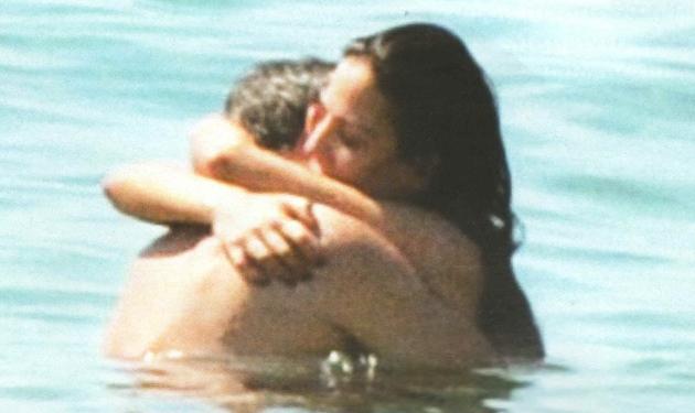 Δ. Ματσούκα: “Καυτά” φιλιά με τον νέο της σύντροφο στην παραλία! Φωτογραφίες
