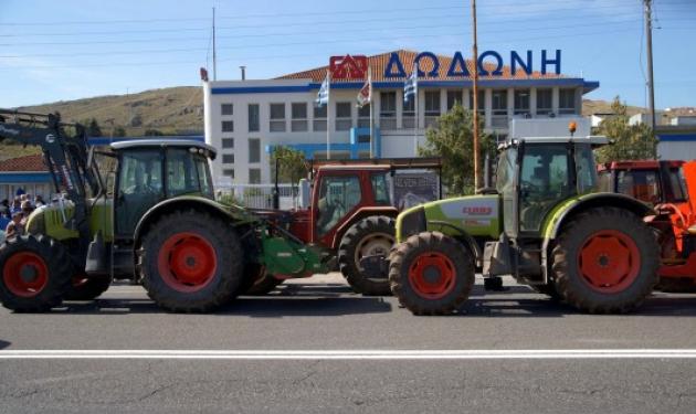 Σοβαρά επεισόδια στη γαλακτοβιομηχανία Δωδώνη – Μήνυσαν τον βουλευτή Κασσή ότι έσπασε την πόρτα και έβρισε τα Θεία