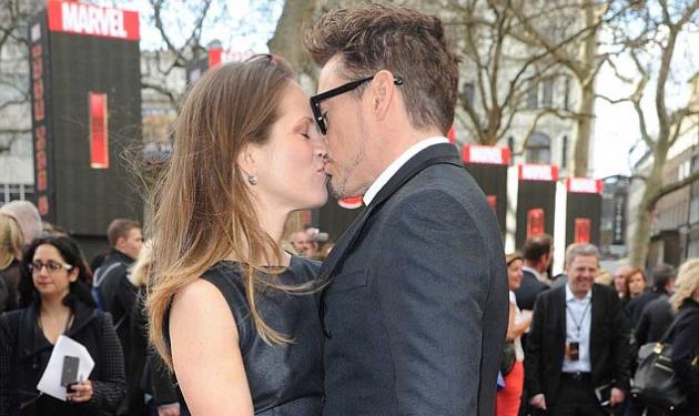 Star in love: Τα καυτά φιλιά του Robert Downey Jr με την σύζυγό του στο κόκκινο χαλί!