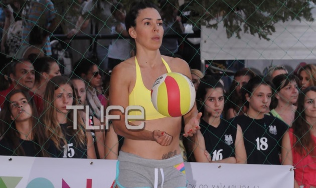 Οι celebrities παίζουν beach volley για καλό σκοπό! Φωτογραφίες