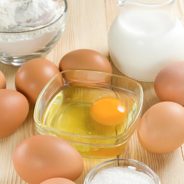 Γιατί δεν πρέπει να είναι παγωμένα τα αυγά σου στις συνταγές για γλυκά;