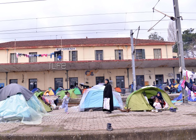 Το οδοιπορικό του TLIFE στην Ειδομένη: Συγκλονιστικές φωτογραφίες από το χωριό που έγινε συνώνυμο της προσφυγιάς!