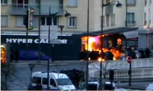 Τουλάχιστον 4 όμηροι νεκροί στην επιχείρηση της αστυνομίας στο παντοπωλείο στο Παρίσι!