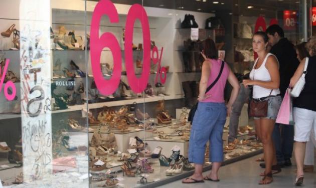 52 Κυριακές το χρόνο ανοικτά τα μικρά καταστήματα – Τέσσερις φορές το χρόνο οι εκπτώσεις