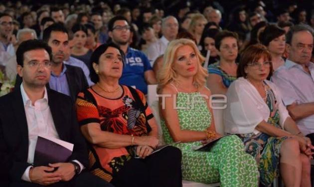 Ελένη Μενεγάκη: Στην ορκωμοσία του αδελφού της Θοδωρή Μισόκαλου στην Κύπρο! Φωτογραφίες και video