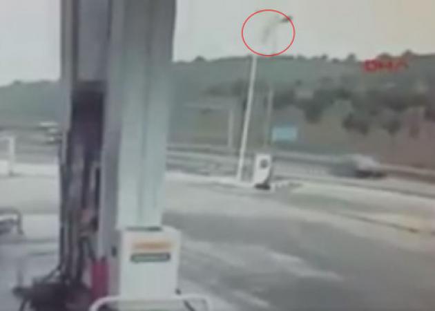Video σοκ! Η στιγμή της συντριβής του ελικοπτέρου στην Κωνσταντινούπολη
