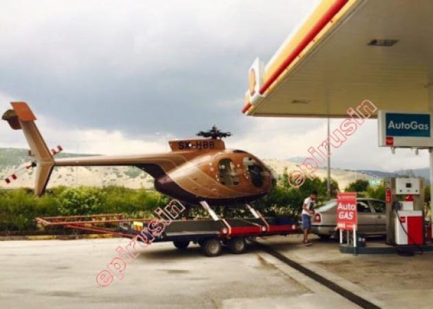 Σταμάτησε να βάλει βενζίνη σέρνοντας… ελικόπτερο! Απίθανες σκηνές στα Ιωάννινα