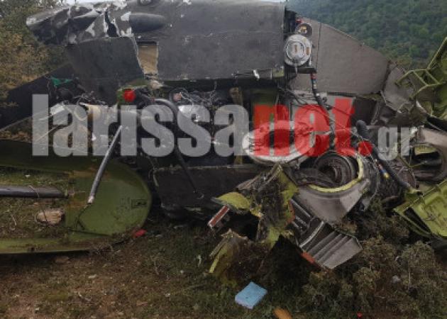 Εικόνα ντοκουμέντο: Άμορφη μάζα το στρατιωτικό ελικόπτερο που συνετρίβη στην Κοζάνη – Εκτός της ατράκτου βρέθηκαν 3 από τους 5 επιβαίνοντες