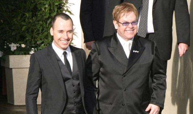 Elton John: Ετοιμάζεται να παντρευτεί σε ρομαντική τελετή τον αγαπημένο του David!