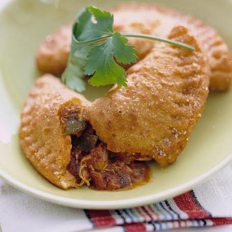 Πικάντικες empanadas με κοτόπουλο