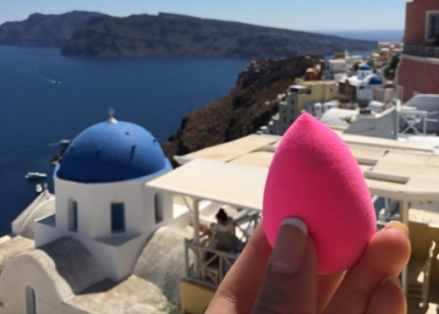 Νέα instagram και beauty εμμονή! Τώρα φωτογραφίζουν το beauty blender σε κάθε σημείο του κόσμου!