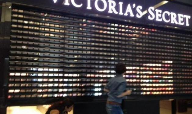 Τουρκία: Έκλεισαν τα ρολά σε κατάστημα της Victoria’s  Secret για να “προστατέψουν” τον Ερντογάν!