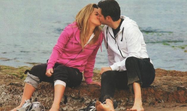 Ε. Πρεζεράκου: “Καυτά” φιλιά στην παραλία με τον σύντροφό της!