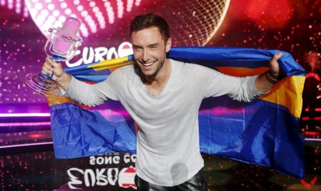 Eurovision 2015 – Τελικός: Οι πανηγυρισμοί του Σουηδού Måns Zelmerlöw, μετά τη νίκη!
