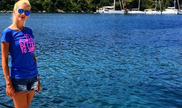 Ευαγγελία Αραβανή – Ηλίας Βρεττός: Σκαφάτες διακοπές στα ελληνικά νησιά!
