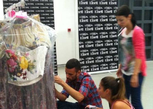 Δες τι συμβαίνει τώρα backstage στην επίδειξη της Mary Katrantzou στη Θεσσαλονίκη.