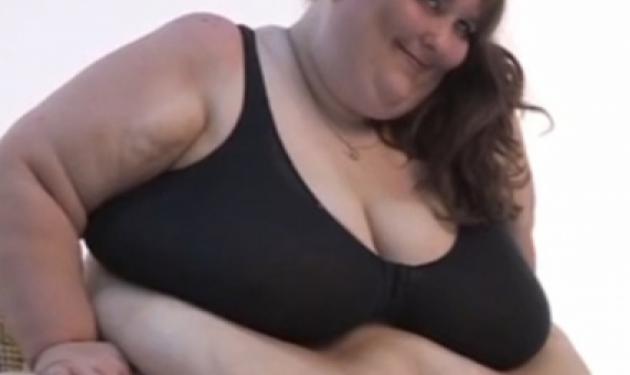 Αυτή είναι η πιο χοντρή γυναίκα στον κόσμο.! Video