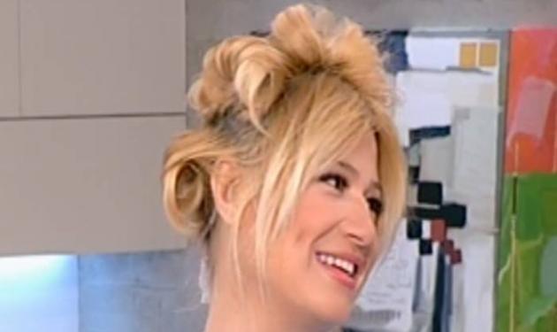 Φαίη Σκορδά: Γιατί βγήκε στην εκπομπή με τα.. ρόλεϊ στα μαλλιά;