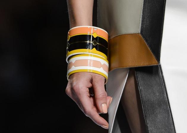 Θέλω τα Fendi βραχιόλια και βρήκα αυτό με μόλις 13,60 ευρώ!