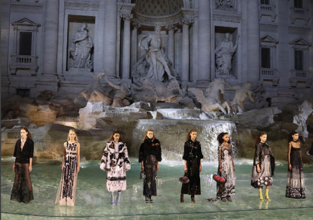 Όλα όσα πρέπει να ξέρεις για το μαγικό couture show τoυ Fendi στην Fontana Di Trevi!