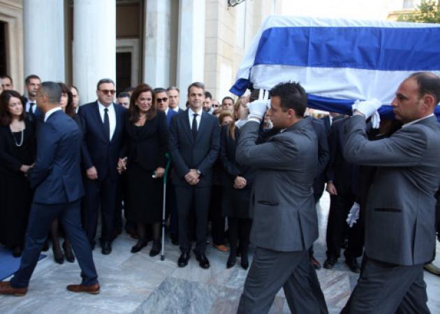 Κωνσταντίνος Μητσοτάκης: Ύστατο χαίρε – Τα δάκρυα του Κυριάκου και της Ντόρας – Καλυμμένο με τη γαλανόλευκη το φέρετρο