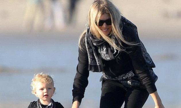 Fergie: Παιχνίδια στην θάλασσα μα τον γιο και τον άντρα της! Φωτογραφίες