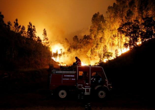 Φωτιά – εφιάλτης στην Πορτογαλία! Τουλάχιστον 24 νεκροί, οι περισσότεροι κάηκαν μέσα στα αυτοκίνητά τους!