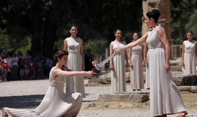 Η φλόγα της Ελλάδας πάει Λονδίνο – Δες live την τελετή αφής από την Αρχαία Ολυμπία