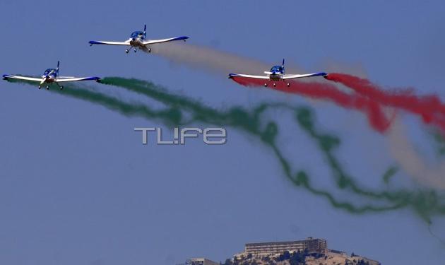 Εντυπωσιακές εικόνες από την επίδειξη αεροσκαφών στο Air Show στο Τατόι!