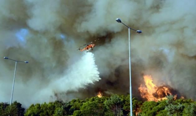 Η χώρα σε πύρινο κλοιό – Κάηκαν σπίτια και απειλούνται χωριά!