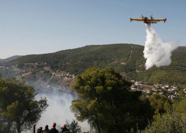 Μεγάλη φωτιά στην Πλάκα Κερατέας