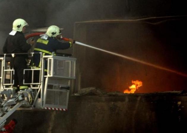 Τραγωδία στου Ζωγράφου – Ένας νεκρός, δύο τραυματίες από φωτιά σε διαμέρισμα