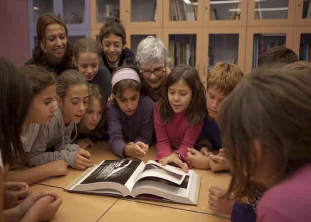 Η Ξένια Καλογεροπούλου εγκαινιάζει το Εργαστήρι του θεάτρου Πόρτα διαβάζοντας παραμύθια!