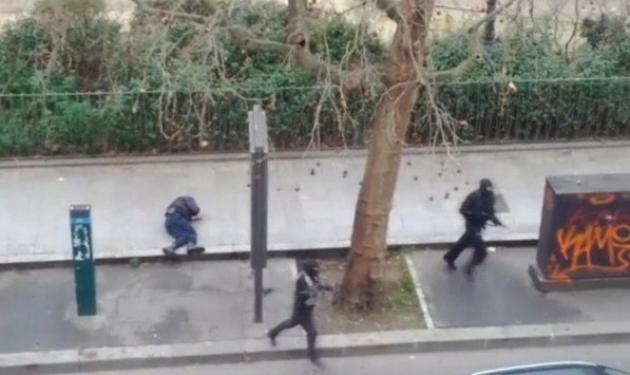 Παραδόθηκε ο ένας από τους μακελάρηδες του Charlie Hebdo στη Γαλλία