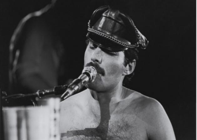 O Freddie Mercury τραγουδά ακαπέλα το “We are the champions” και είναι σ-υ-γ-κ-λ-ο-ν-ι-σ-τ-ι-κ-ό-ς